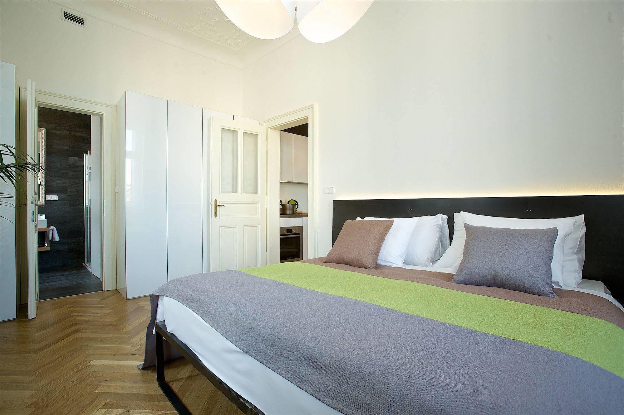 Mooo Downtown Aparthotel Prague Ngoại thất bức ảnh